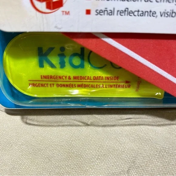 KidCo Child's Medical Data Carrier for your Car in case of accident/emergency - Picture 3 of 13